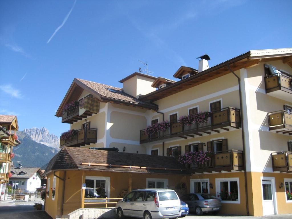 Hotel El Geiger Pozza di Fassa Esterno foto