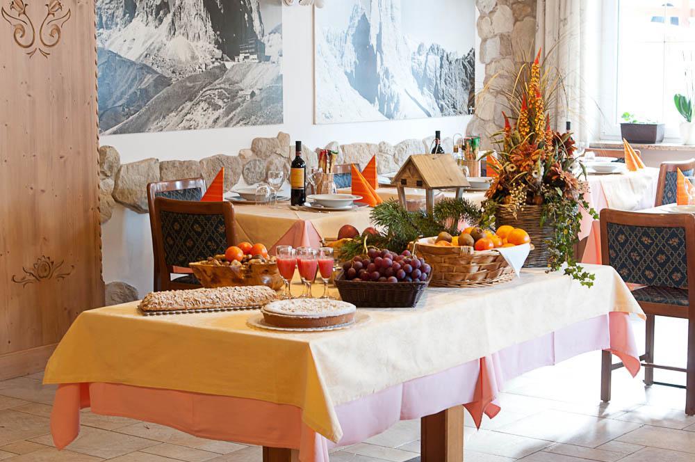 Hotel El Geiger Pozza di Fassa Esterno foto