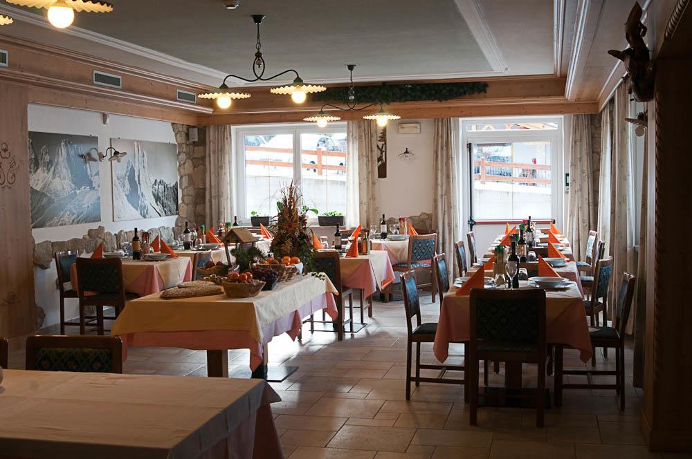 Hotel El Geiger Pozza di Fassa Esterno foto