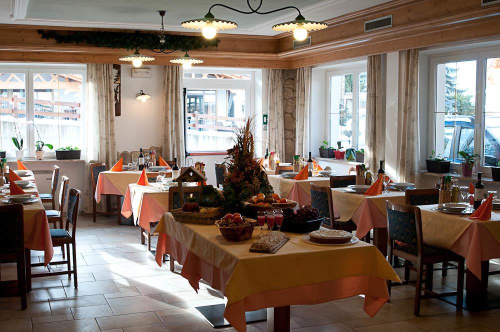 Hotel El Geiger Pozza di Fassa Esterno foto
