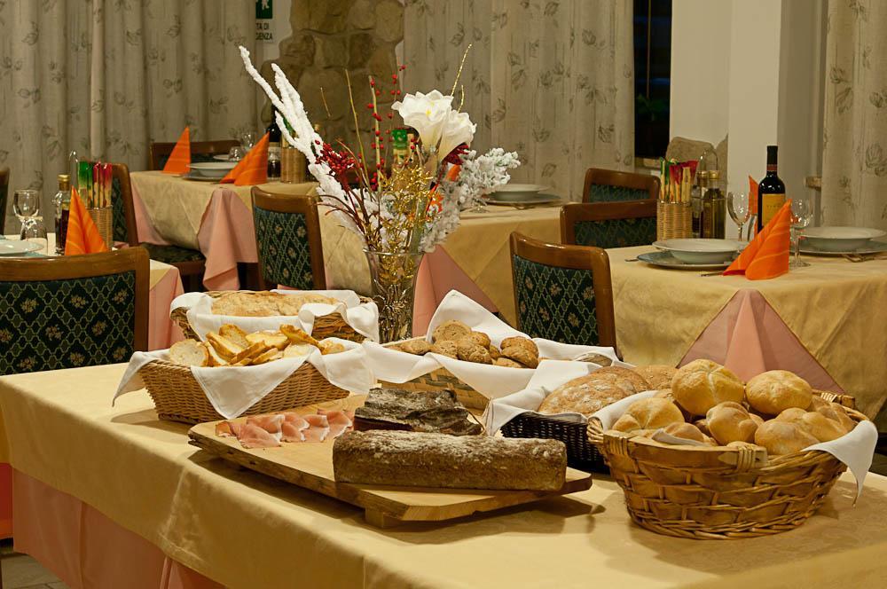 Hotel El Geiger Pozza di Fassa Esterno foto