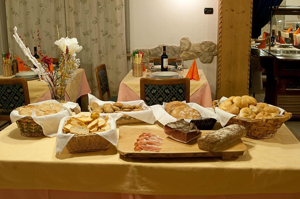 Hotel El Geiger Pozza di Fassa Esterno foto